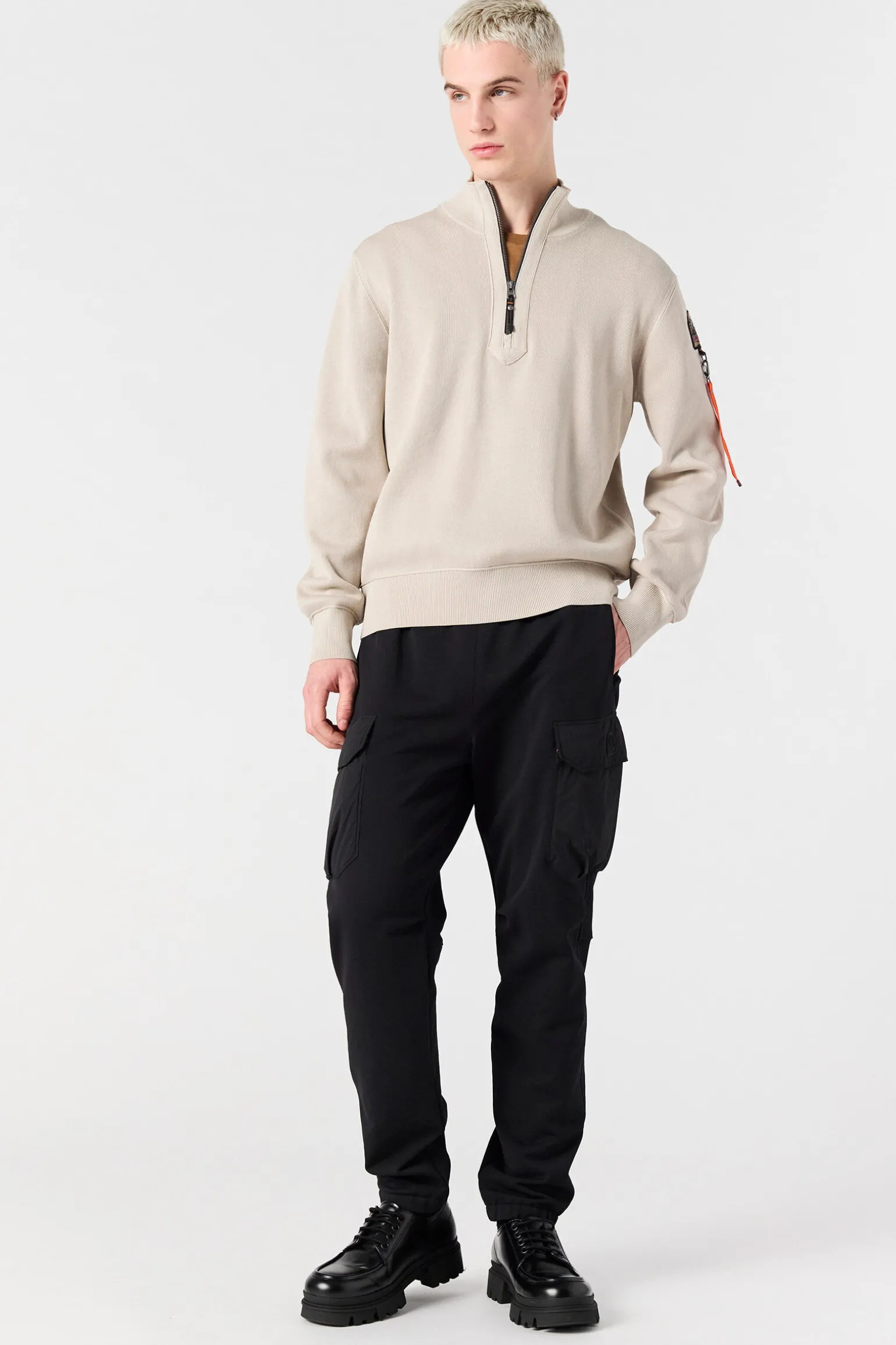 BASIC SCOE - RUNDHALSPULLOVER