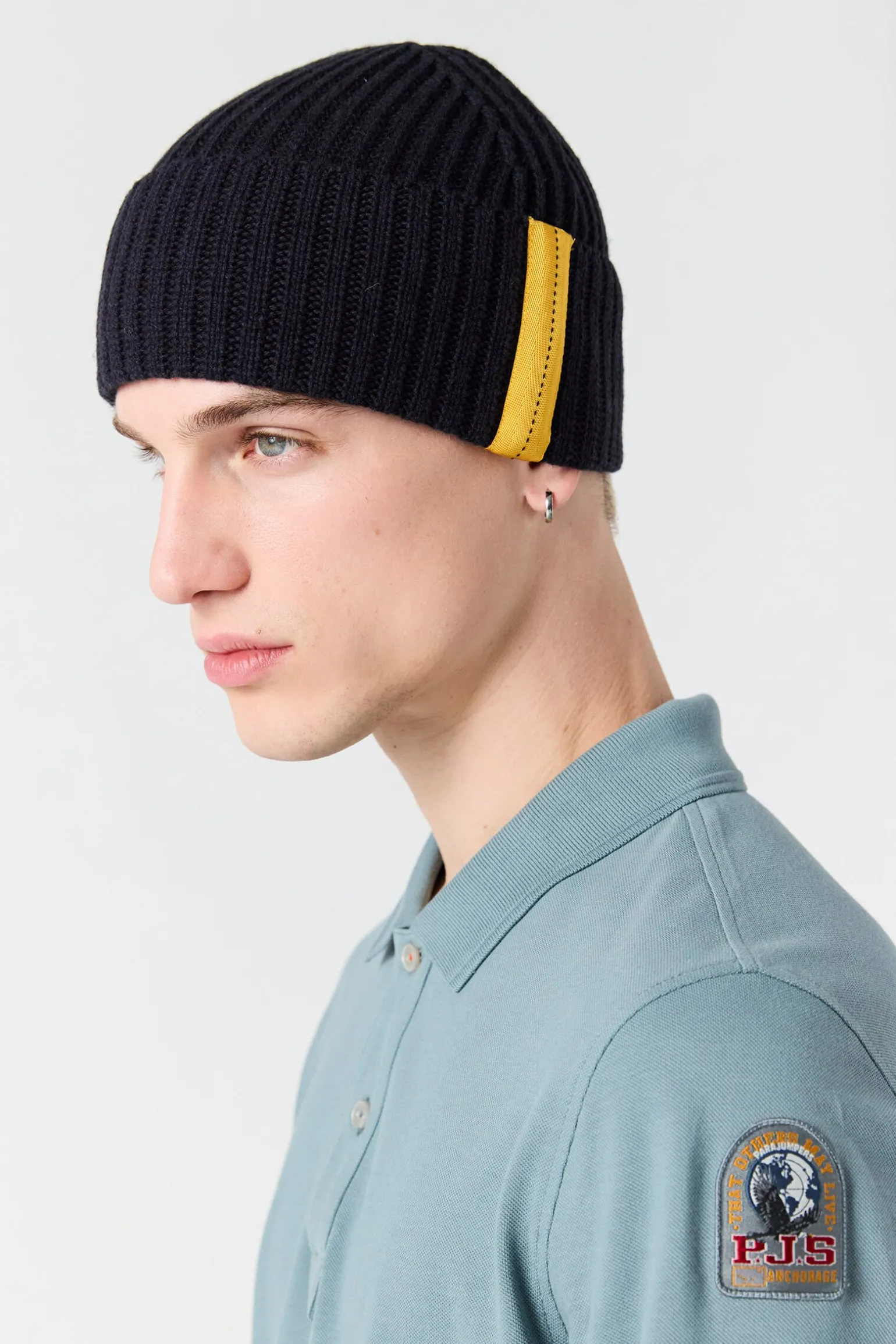 NEST - KOPFBEDECKUNG