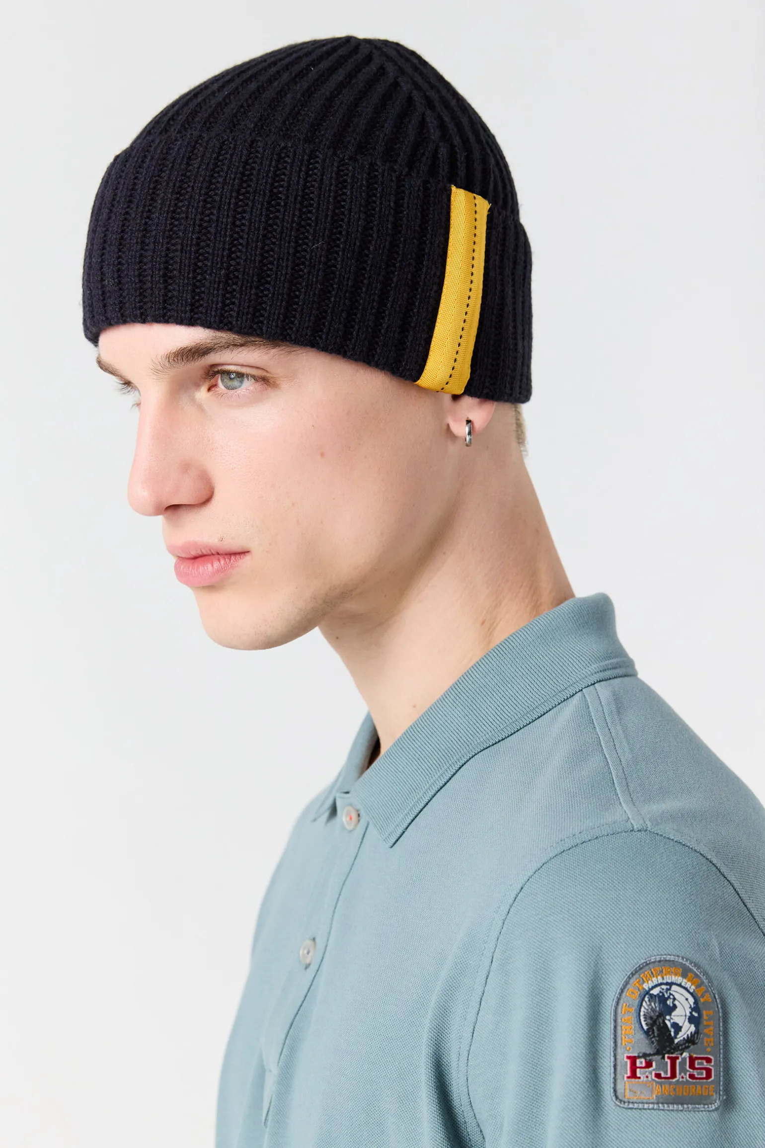 NEST - KOPFBEDECKUNG